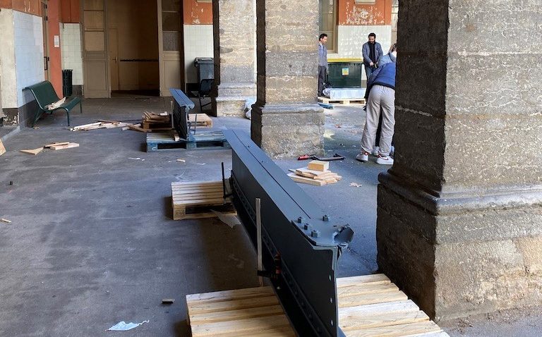 Prototype de banc avec les poutres récupérées